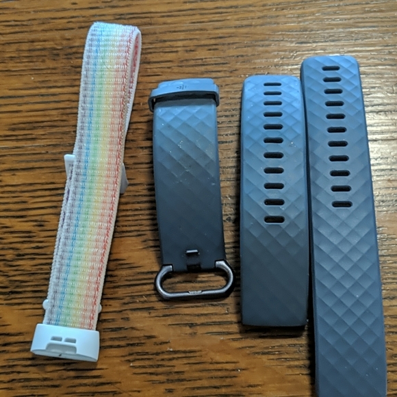 Fitbit Charge 3 - Picture 2 of 4